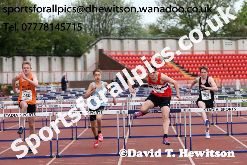Boys under-15s hurdles, North Eastern Track and Field Champs, Gateshead Stadium. Photo: David T. Hewitson/Sports for All Pics